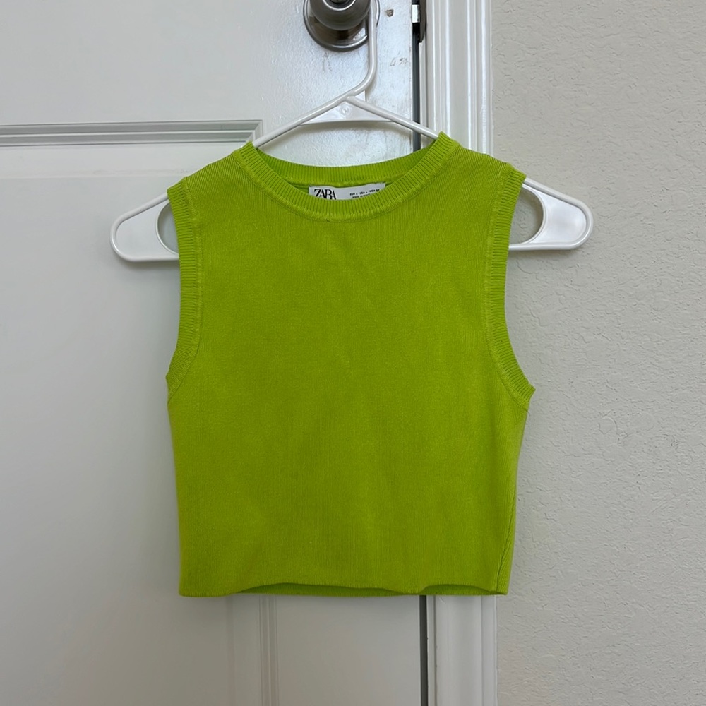 This is a cropped tank top from Zara.